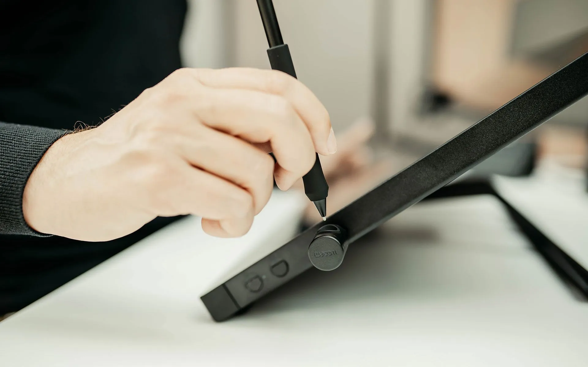 Wacom Cintiq 24 Touch with Pen Stand
